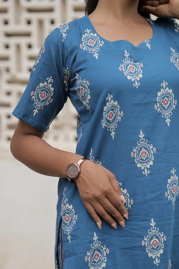 Blue_Cotton_Straight_Kurti_For_Women