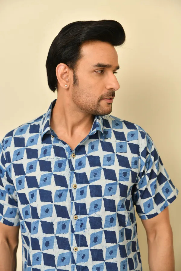 Blue_Cambric_Cotton_Geometric_Print_Half_Sleeve_Shirt_For_Men