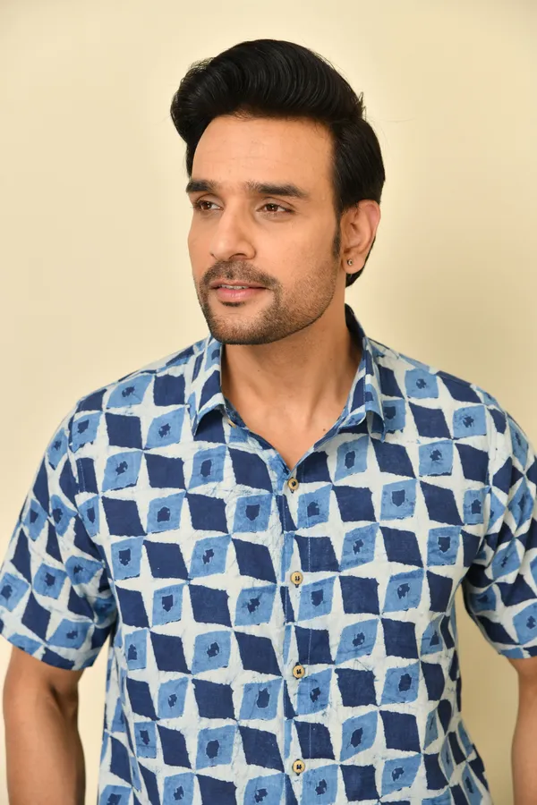 Blue_Cambric_Cotton_Geometric_Print_Half_Sleeve_Shirt_For_Men