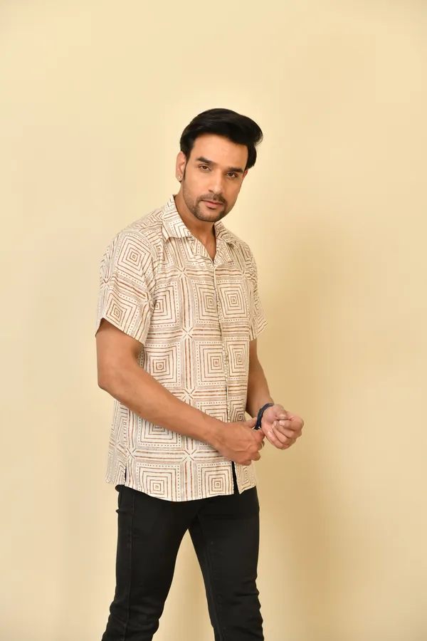 Cream_Cambric_Cotton_Printed_Half_Sleeve_Shirt_For_Men