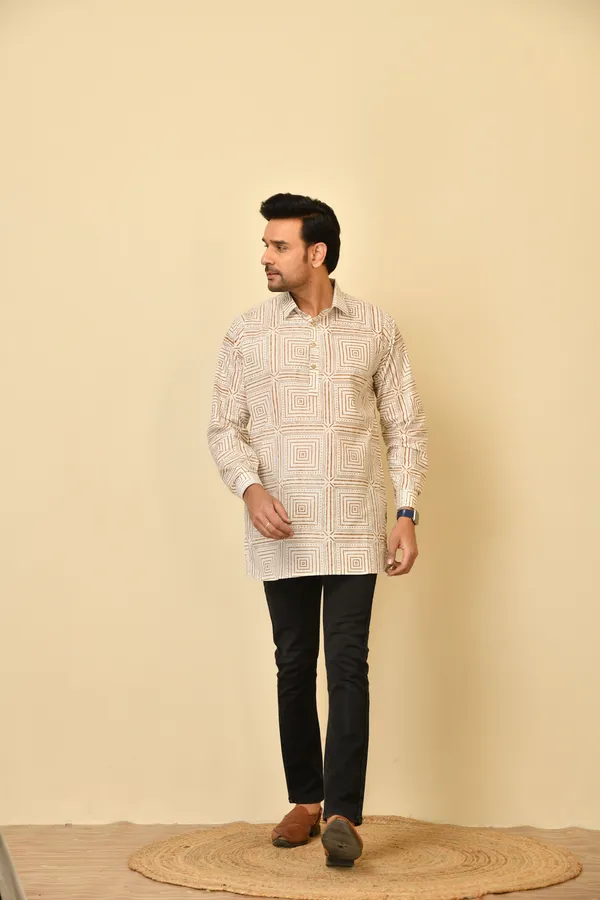 Cream_Cambric_Cotton_Geometric_Print_Short_Kurta_For_Men