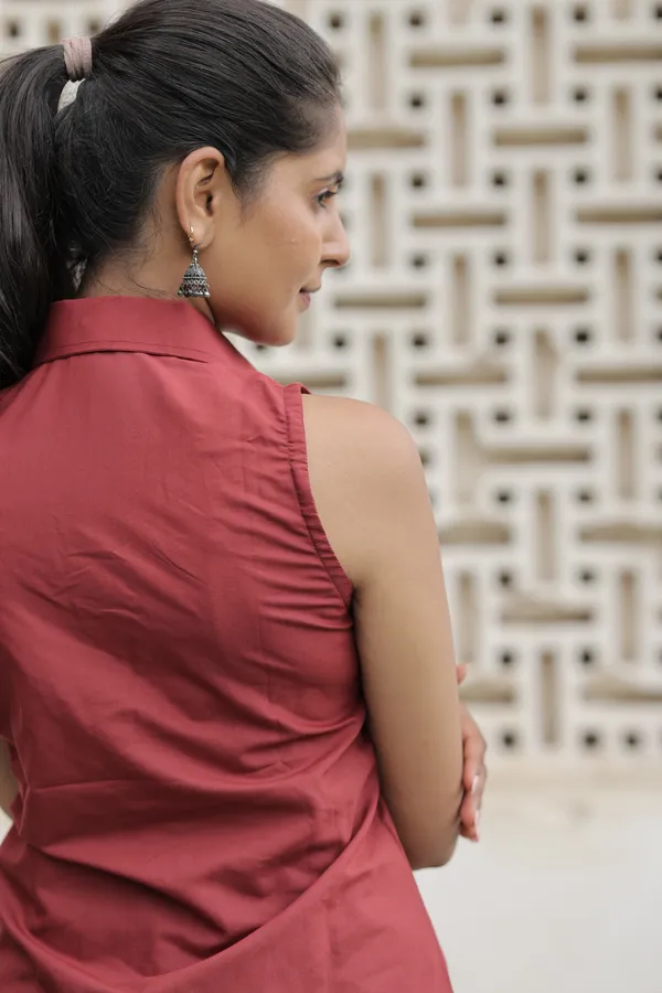 Maroon_Poly_Cotton_Sleeveless_Collared_Shirt_For_Women