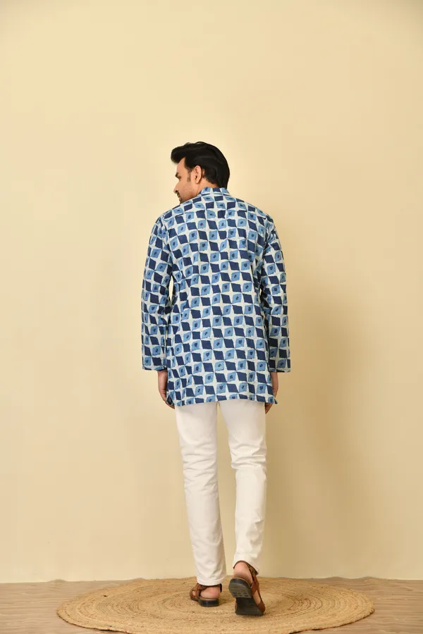 Blue_Cambric_Cotton_Geometric_Print_Short_Kurta_For_Men