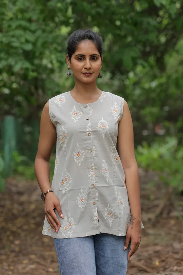 Grey_Cotton_Sleeveless_Printed_Sleeveless_Kurti_For_Women