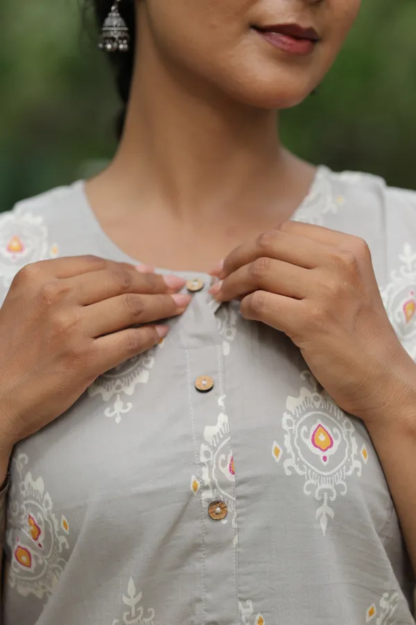 Grey_Cotton_Sleeveless_Printed_Sleeveless_Kurti_For_Women