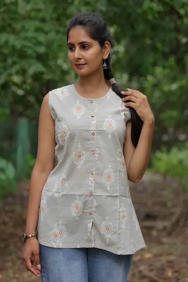 Grey_Cotton_Sleeveless_Printed_Sleeveless_Kurti_For_Women