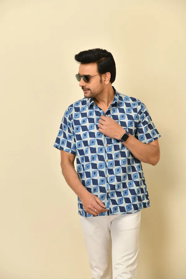 Blue_Cambric_Cotton_Geometric_Print_Half_Sleeve_Shirt_For_Men