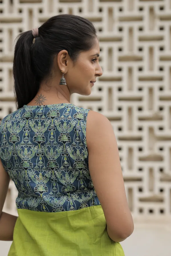 Blue_Cotton_Slub_Sleeveless_Flared_Top_For_Women