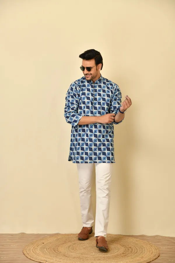 Blue_Cambric_Cotton_Geometric_Print_Short_Kurta_For_Men