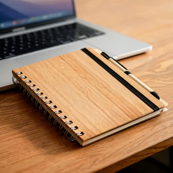 Woodgrain_Spiral_Notebook_With_Pen_Holder