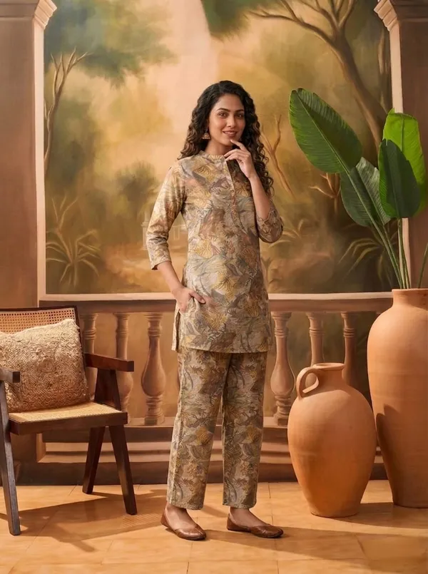 Multicolor_Silk_Blend_Printed_Straight_Kurta_Set_For_Women