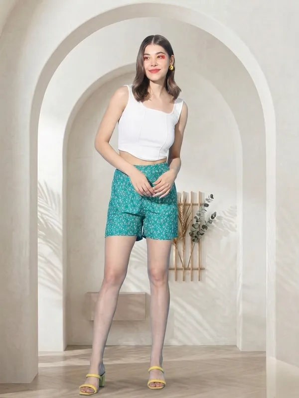 Green_Poly_Georgette_Floral_Print_Casual_Shorts_For_Women