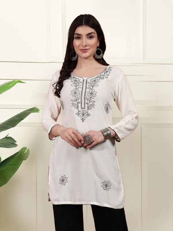 White_Chanderi_Silk_Floral_Embroidered_Straight_Kurti_For_Women