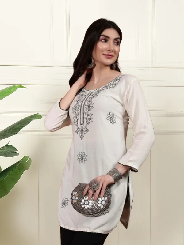 White_Chanderi_Silk_Floral_Embroidered_Straight_Kurti_For_Women