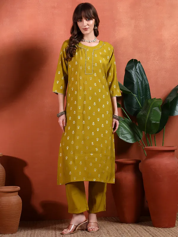 Mustard_Cotton_Straight_Kurta_For_Women