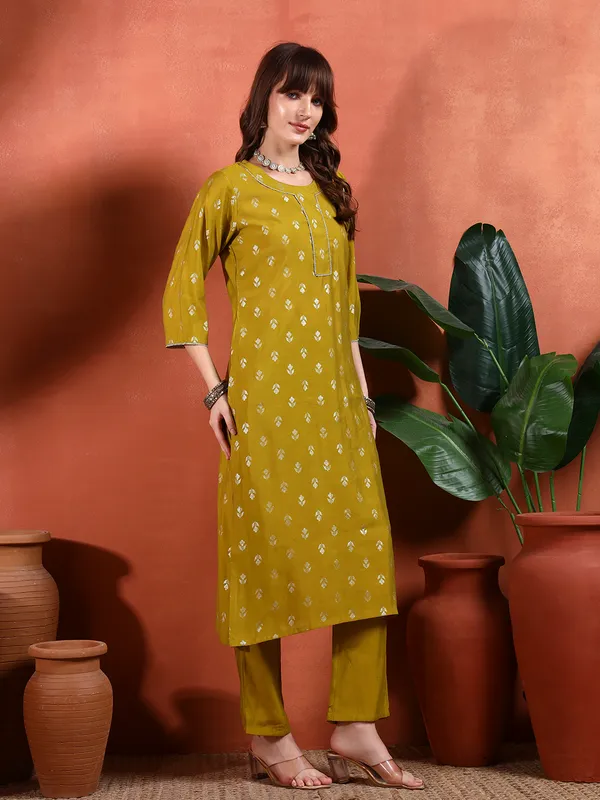 Mustard_Cotton_Straight_Kurta_For_Women