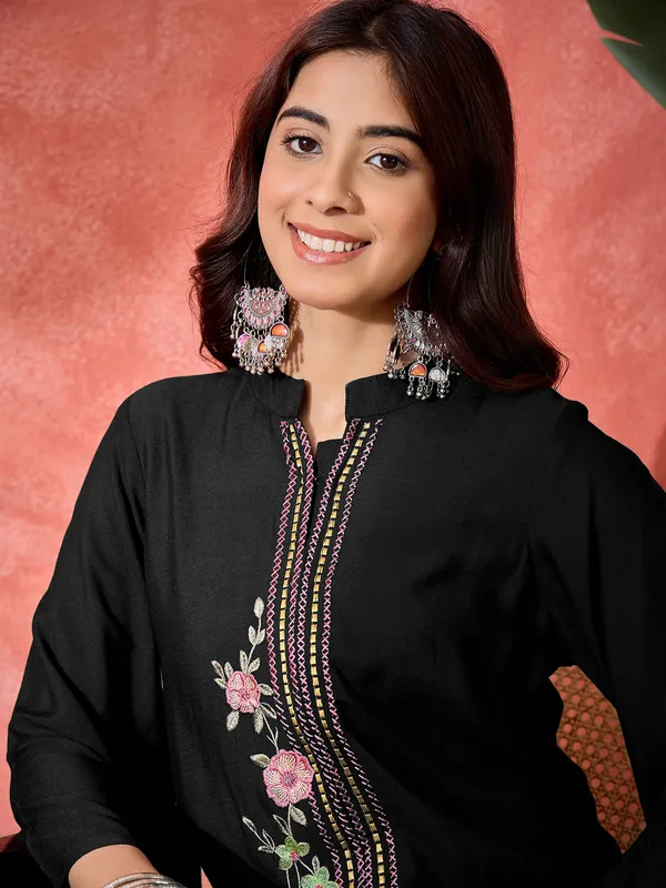 Black_Chanderi_Silk_Embroidered_Straight_Kurti_For_Women