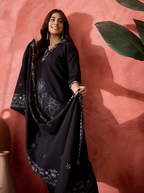 Black_Chanderi_Silk_Embroidered_Straight_Kurta_Set_For_Women