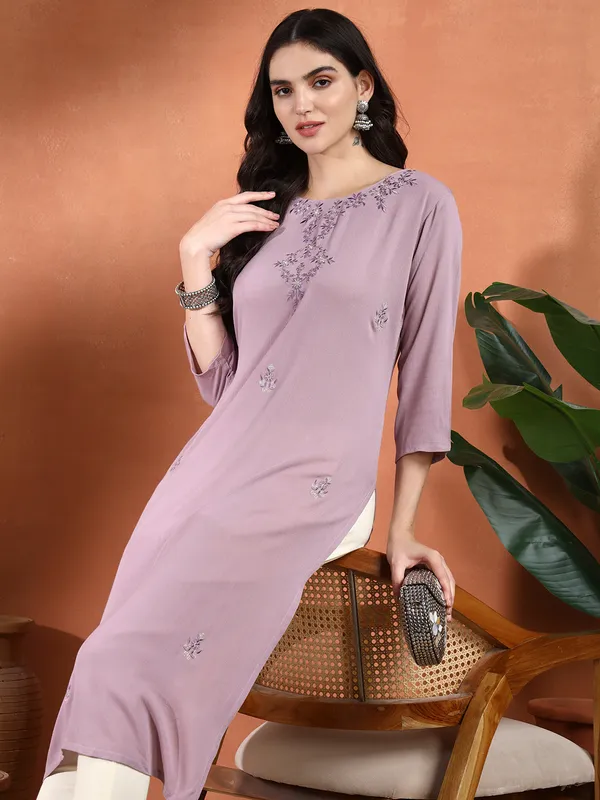 Mauve_Rayon_Embroidered_Straight_Kurta_For_Women