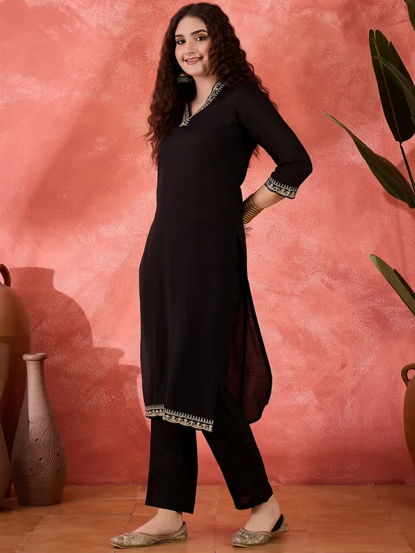 Black_Silk_Blend_Embroidered_Long_Kurta_For_Women