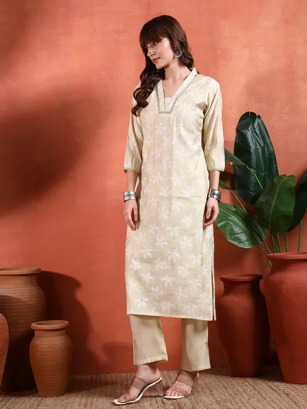 Cream_Cotton_Embroidered_Straight_Kurta_For_Women