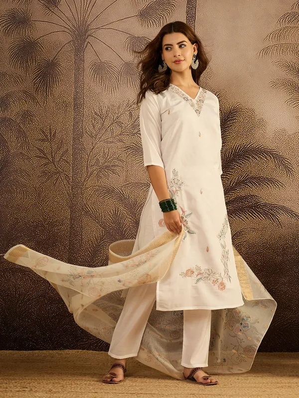 White_Viscose_Rayon_Embroidered_Straight_Kurta_Set_For_Women