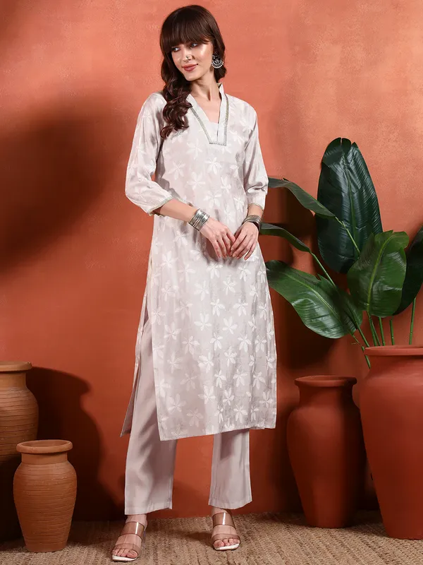 White_Cotton_Embroidered_Straight_Kurta_Set_For_Women