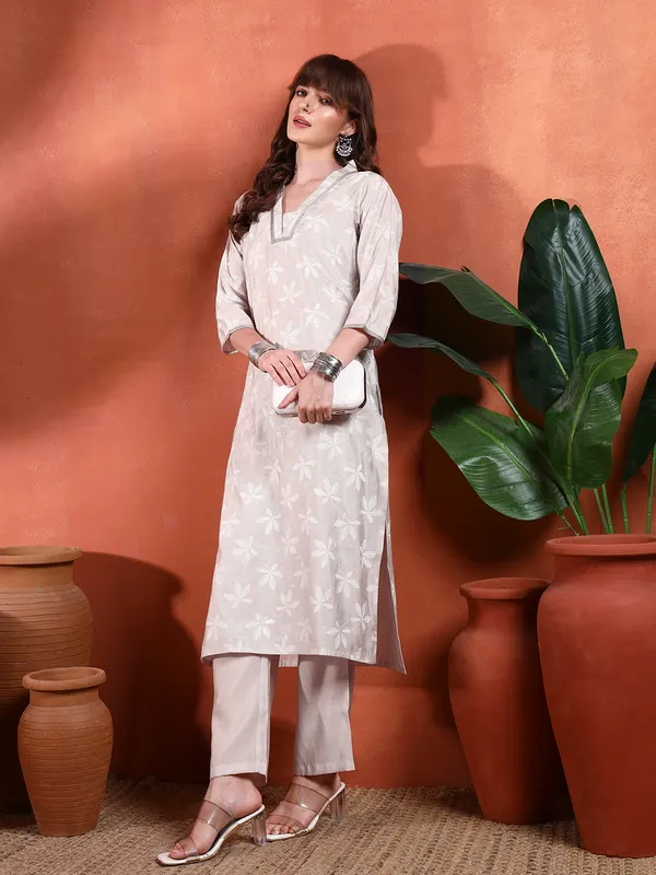 White_Cotton_Embroidered_Straight_Kurta_Set_For_Women