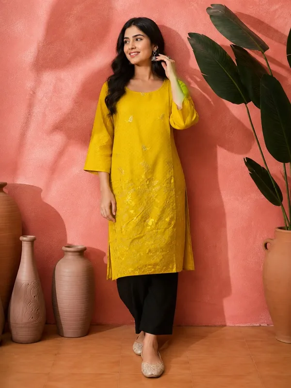 Yellow_Crepe_Straight_Embroidered_Kurta_For_Women