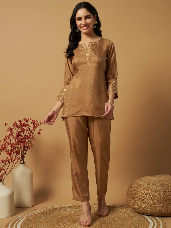 Gold_Dola_Silk_Straight_Kurta_Pant_Set_For_Women