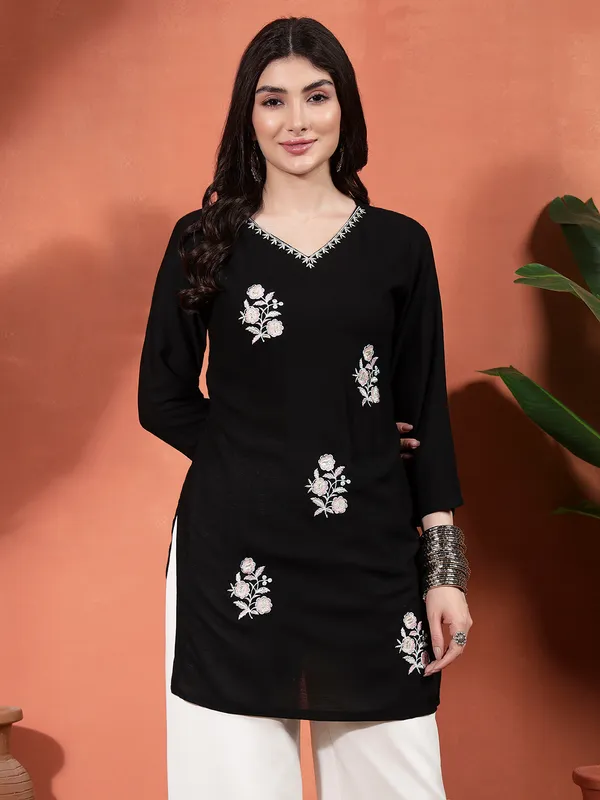 Black_Crepe_Embroidered_Short_Kurta_For_Women