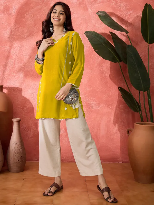 Yellow_Crepe_Straight_Fit_Kurta_For_Women