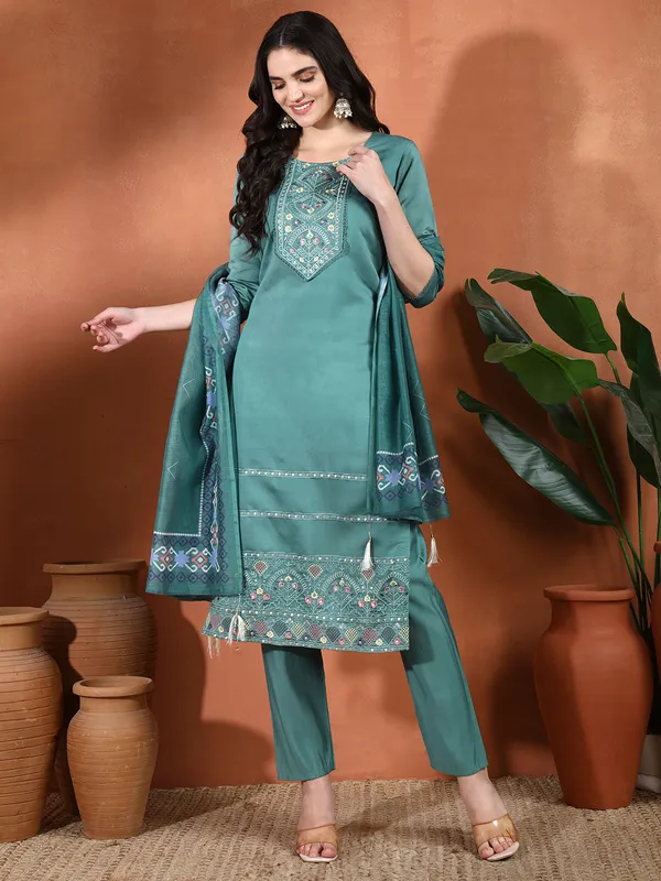 Green_Cotton_Embroidered_Kurta_Dupatta_Set_For_Women