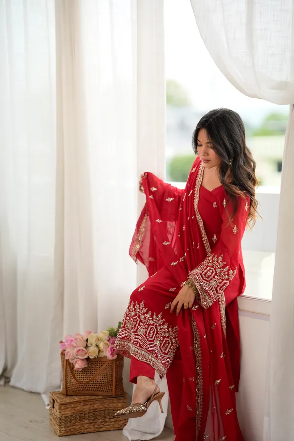 Red_Faux_Georgette_Straight_Fit_Suit_Set_For_Women