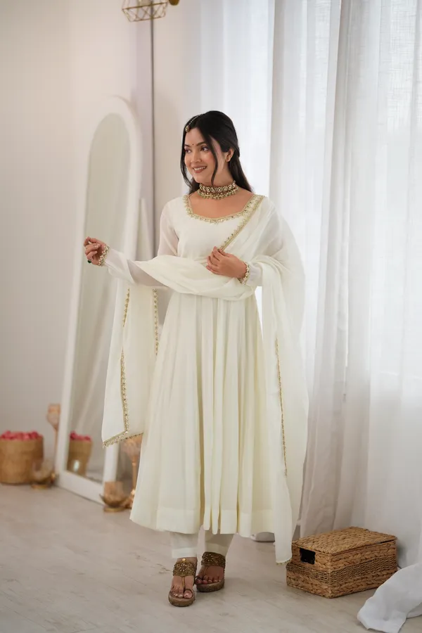 White_Pure_Mul_Chanderi_Silk_Anarkali_Dress_For_Women