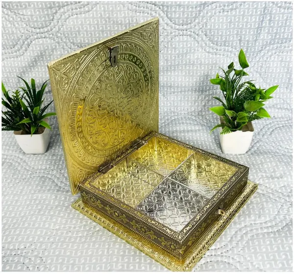 Wooden_Dry_Fruit_Box_With_Bowls