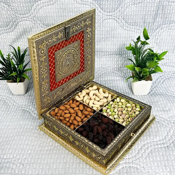 Wooden_Dry_Fruit_Box_With_Bowls