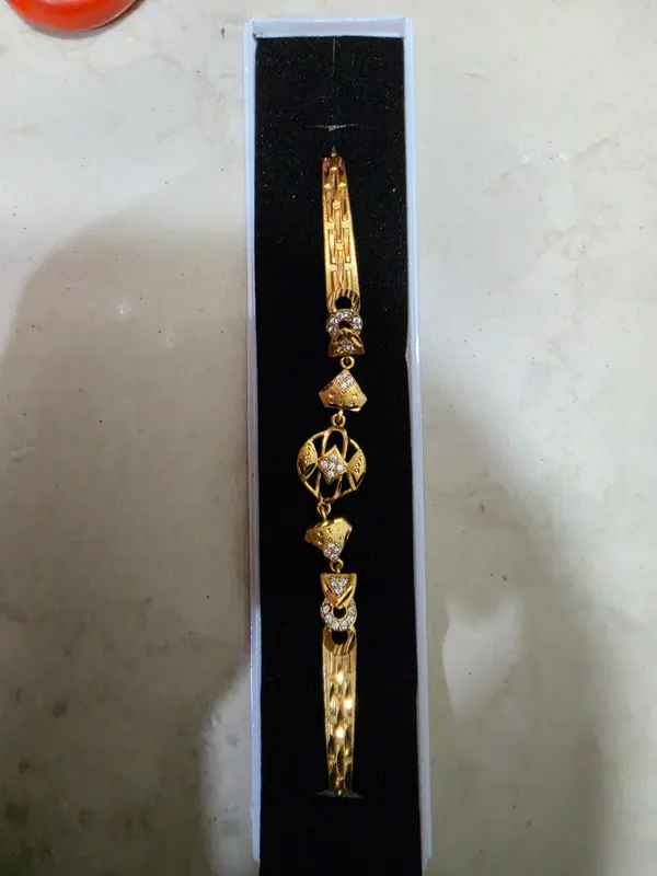 Gold_Tone_Designer_Bracelet_for_Women