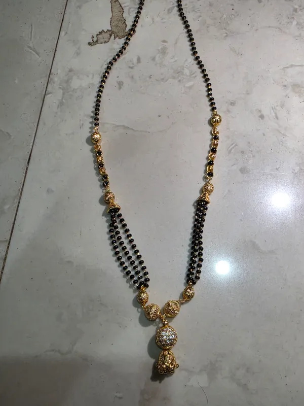 Black_Beaded_Gold_Tone_Mangalsutra_Necklace_for_Women