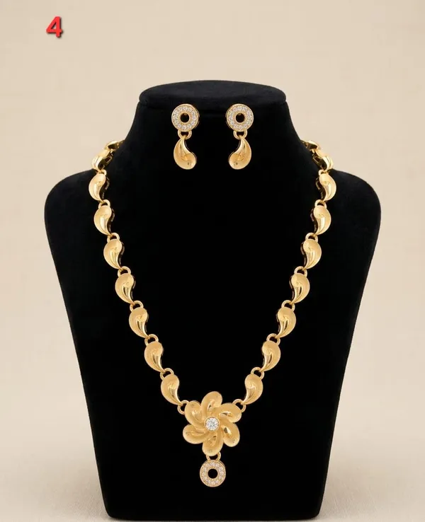 Gold_Tone_Floral_Necklace_And_Earring_Set_For_Women