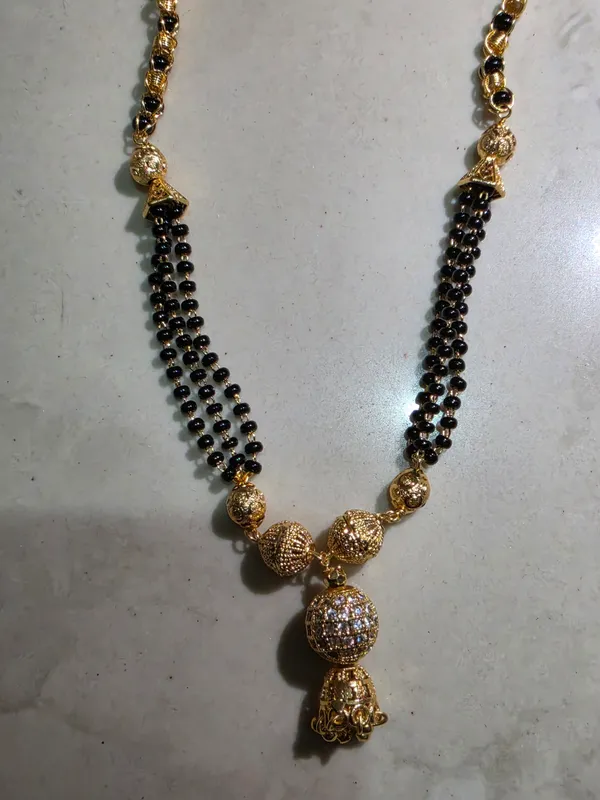 Black_Beaded_Traditional_Mangalsutra_Necklace_For_Women
