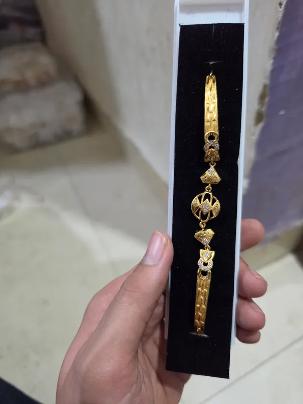 Gold_Tone_Designer_Bracelet_for_Women