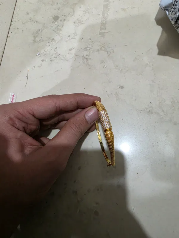 Gold_Tone_Stone_Embellished_Bangle_for_Women