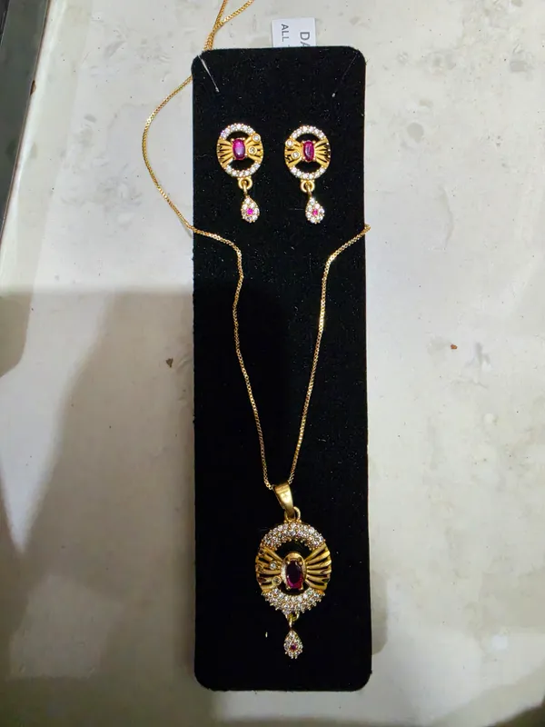 Gold_Tone_Traditional_Necklace_And_Earrings_Set_For_Women