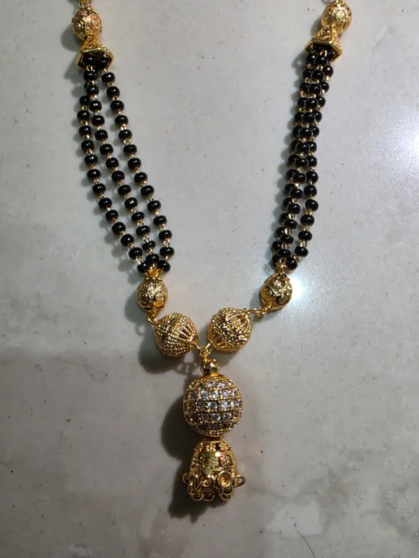 Black_Beaded_Traditional_Mangalsutra_Necklace_For_Women