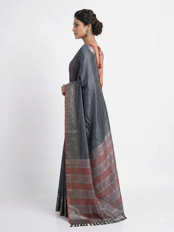 Grey_Woven_Ethnic_Saree_For_Women