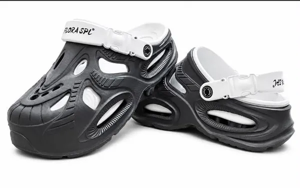 Black_Slip-On_Clogs_For_Men