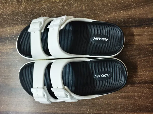 Black_And_White_Open_Toe_Buckle_Strap_Sandals_For_Men