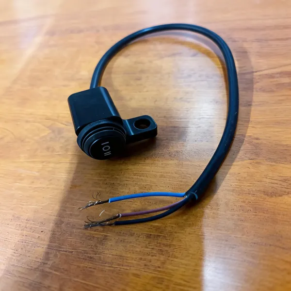 Black_Three-Wire_On-Off_Switch_For_Motorcycles_Scooters