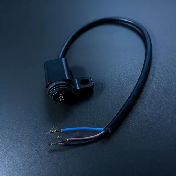 Black_Three-Wire_On-Off_Switch_For_Motorcycles_Scooters